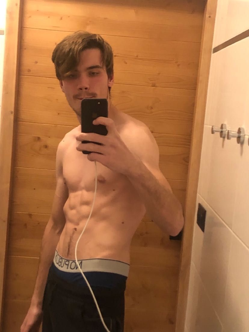 Profil de Jean-toussaint, 23 ans, Escort gay à Heimisbach