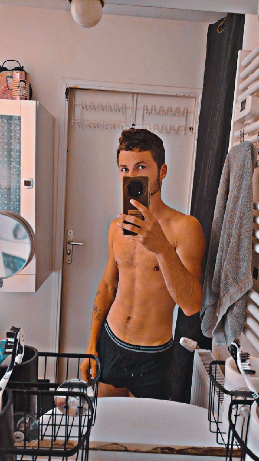 Profil de Yeli, 22 ans, Escort gay à Eigenthal