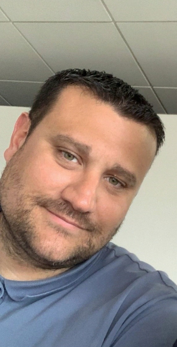 Profil de Constantin, 43 ans, Escort gay à Dully