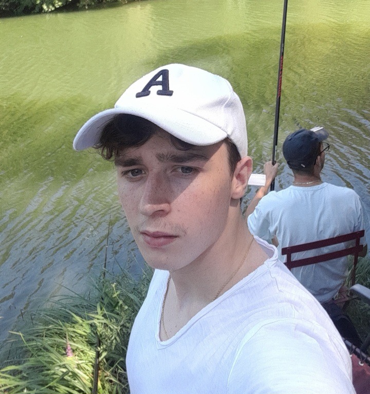 Profil de Clet, 19 ans, Escort gay à Tannay