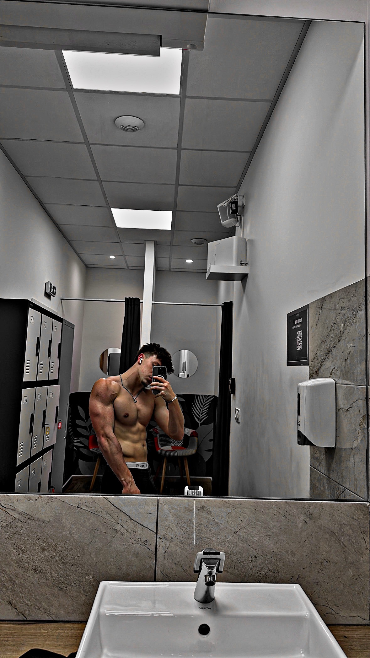 Profil de Najime, 19 ans, Escort gay à Ursy