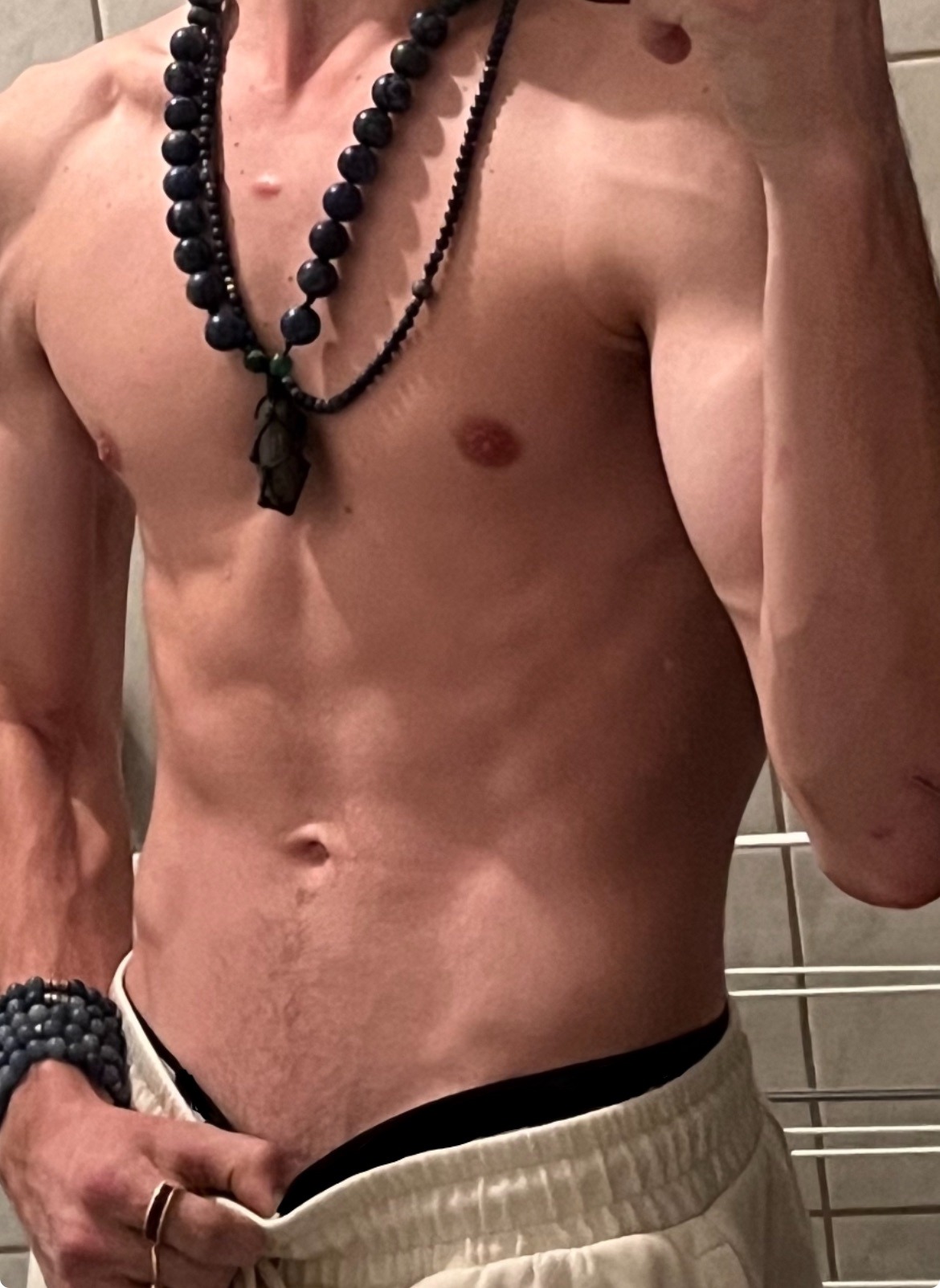 Profil de Fikret, 21 ans, Escort gay à Penthalaz