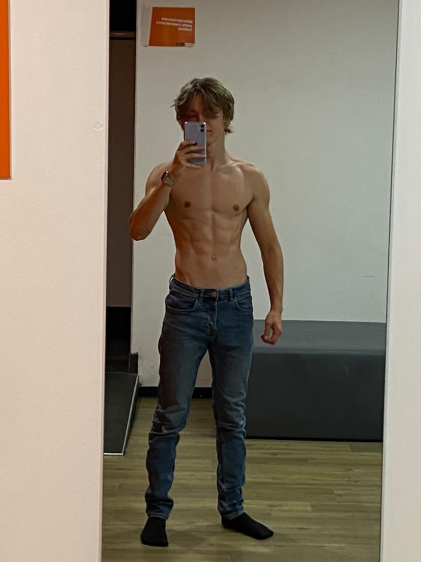 Profil de Toinon, 22 ans, Escort gay à Aven