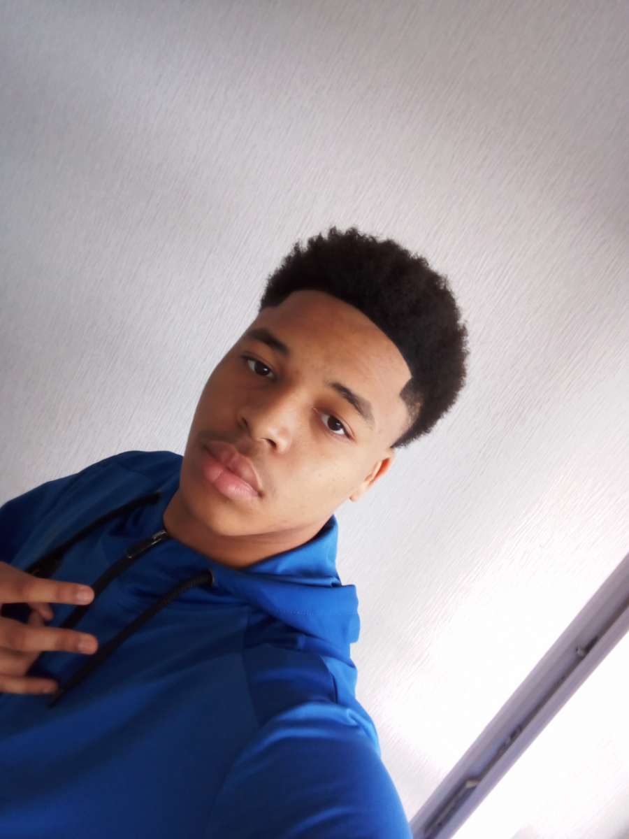 Profil de Hillal, 20 ans, Escort gay à Trun