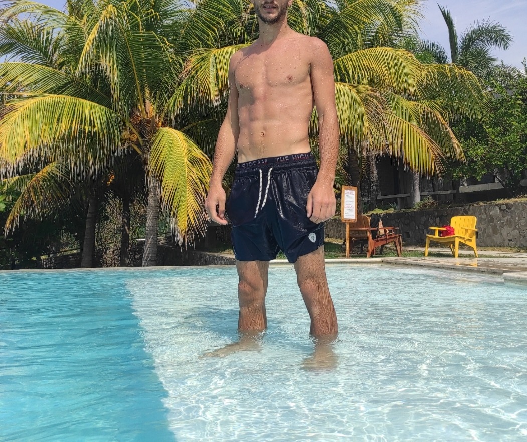 Profil de Roanne, 31 ans, Escort gay à Oey