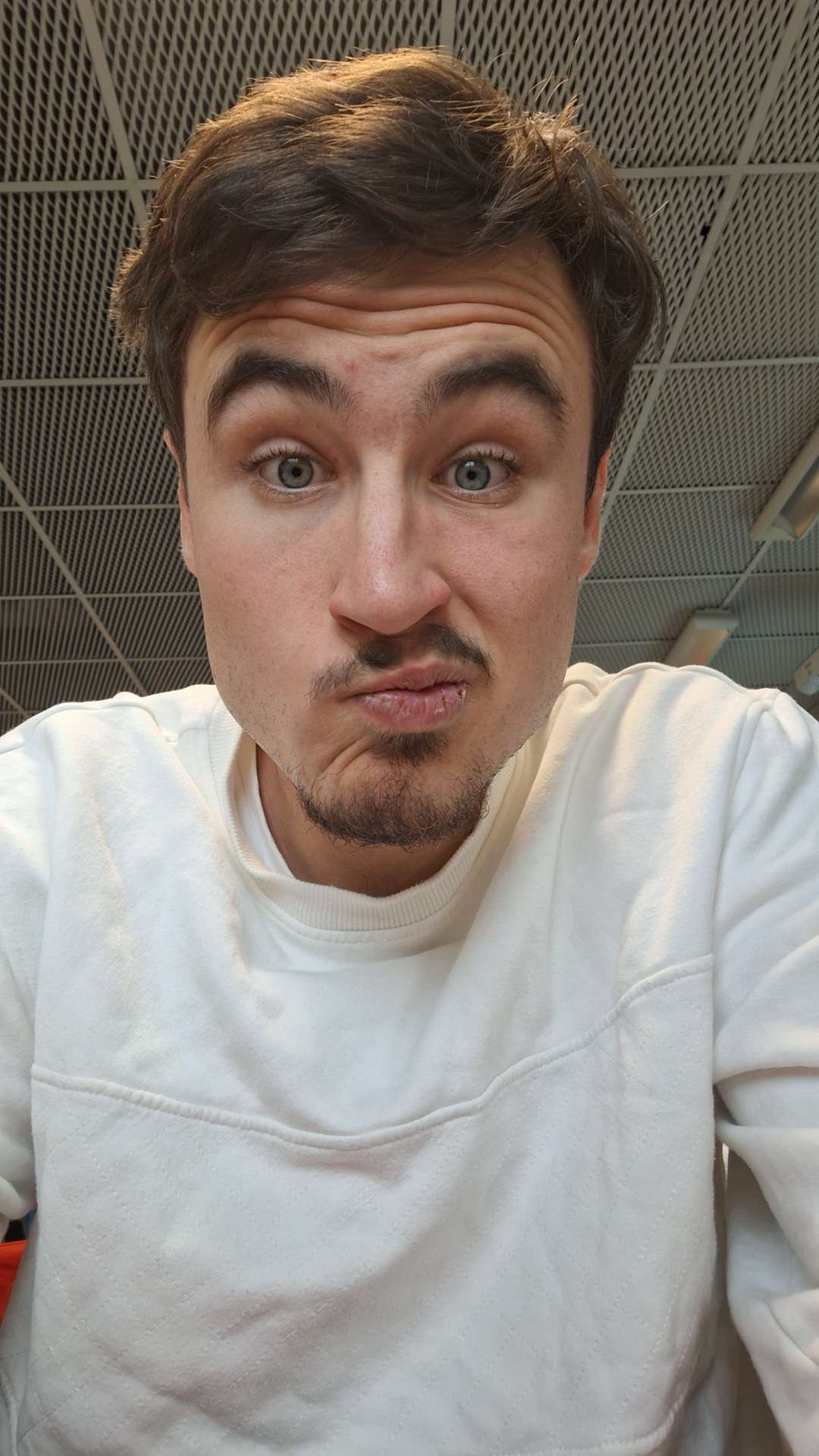 Profil de Badr, 19 ans, Escort gay à Trun