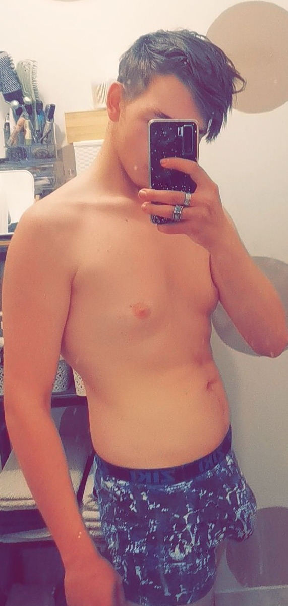 Profil de Kameron, 20 ans, Escort gay à Engollon