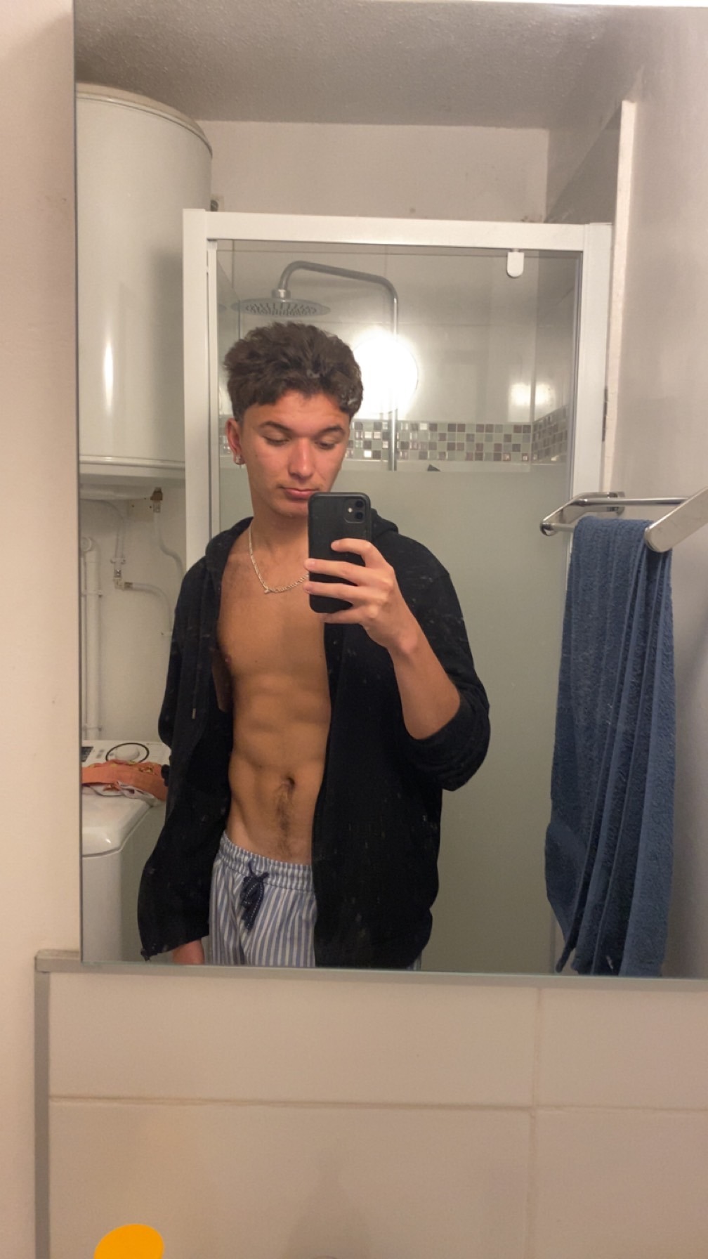 Profil de Adham, 19 ans, Escort gay à Zignau
