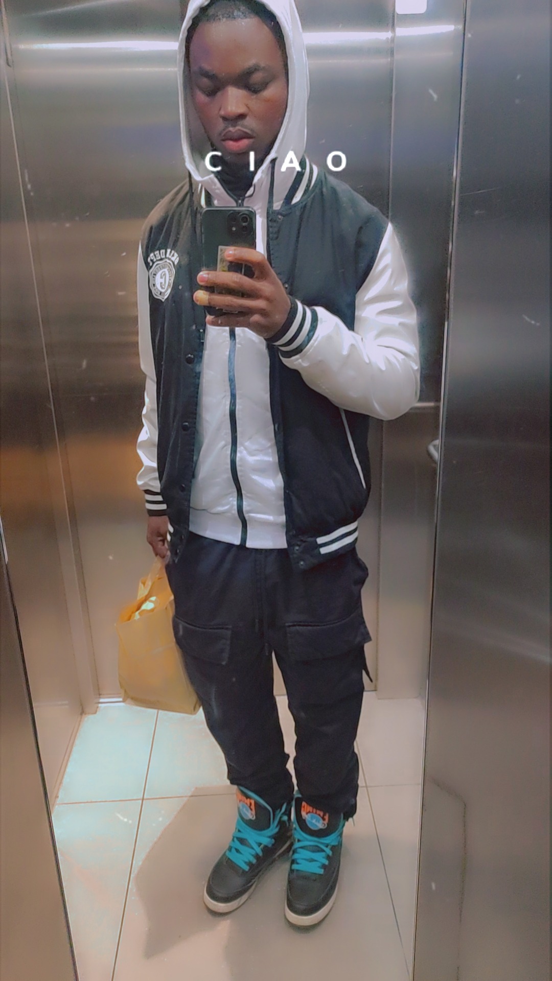Profil de Hogan, 23 ans, Escort gay à Someo