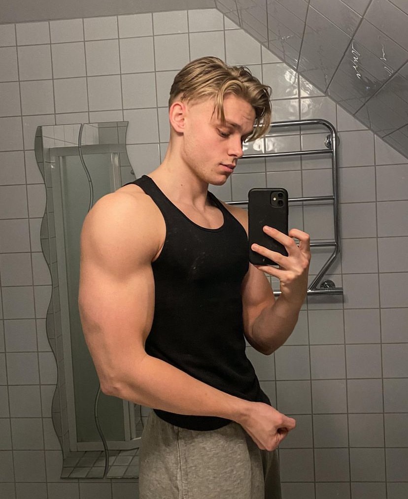 Profil de Dominique, 19 ans, Escort gay à Aefligen