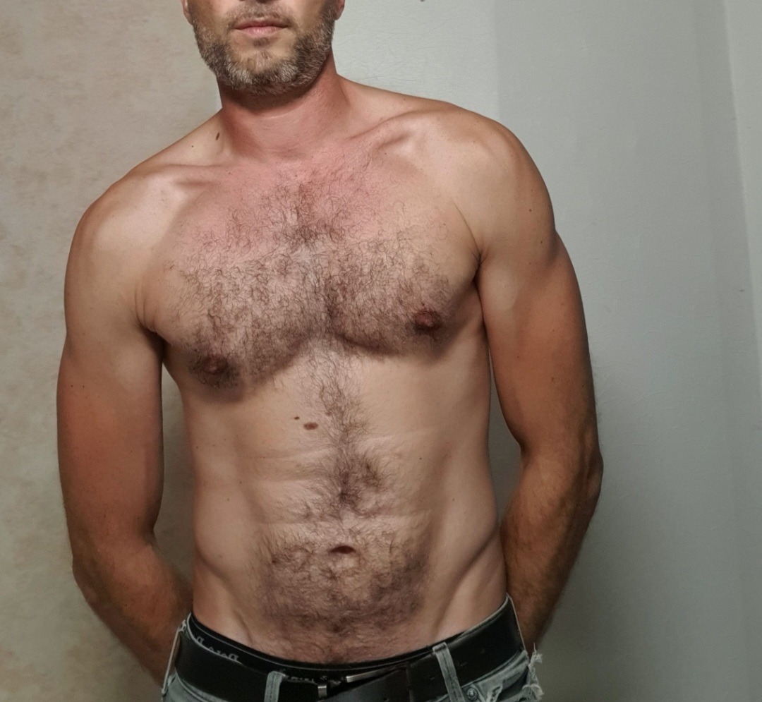 Profil de Abdulla, 40 ans, Escort gay à Lüen