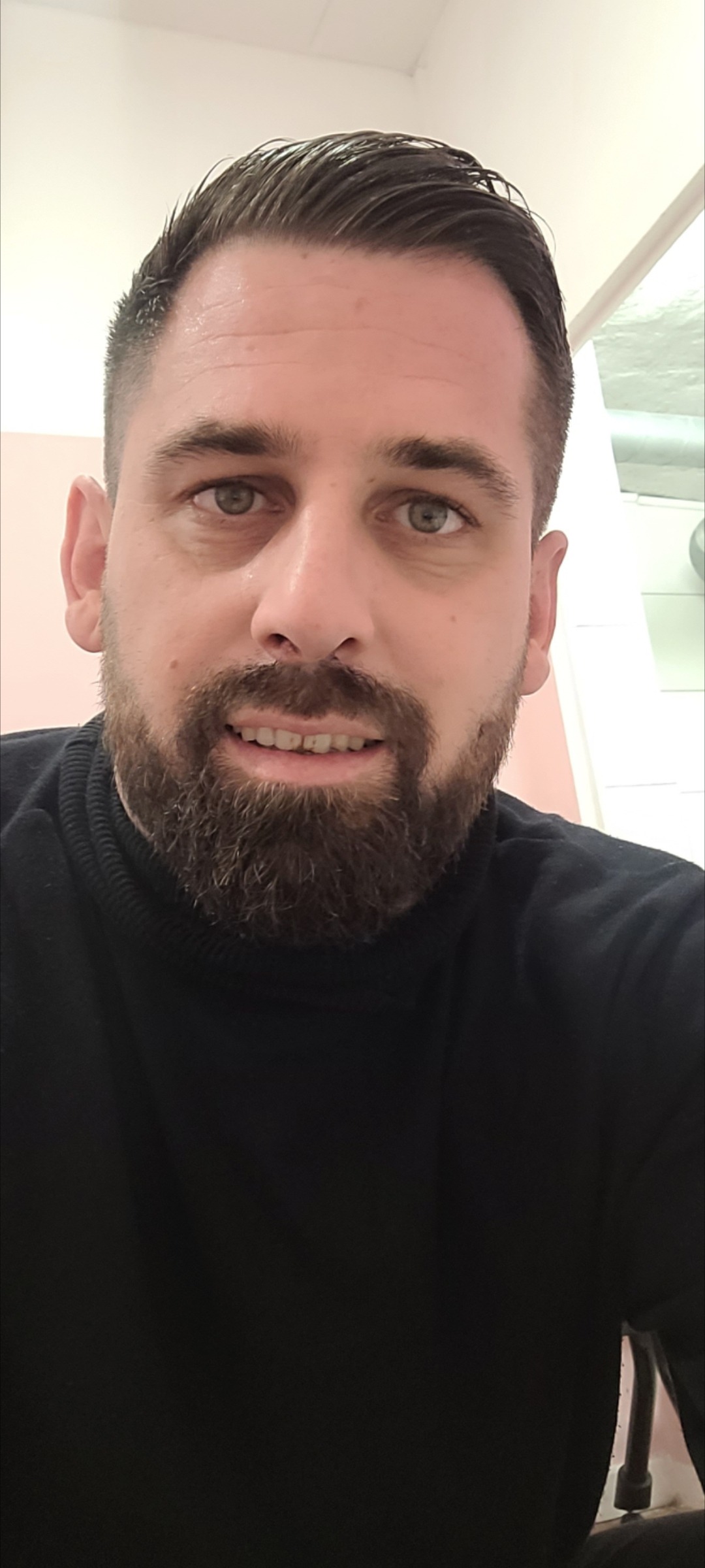 Profil de Ala-eddine, 37 ans, Escort gay à Grandvillard