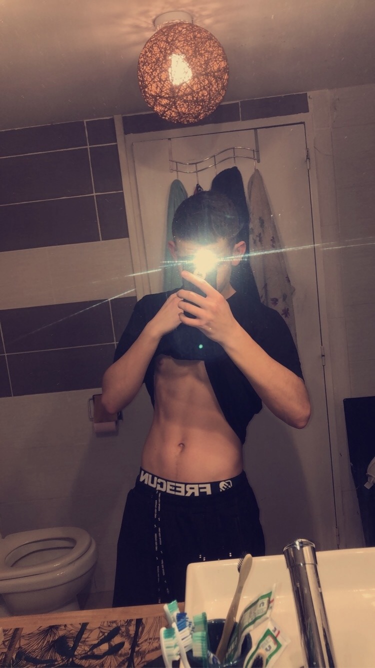 Profil de Hipolyte, 19 ans, Escort gay à Isérables