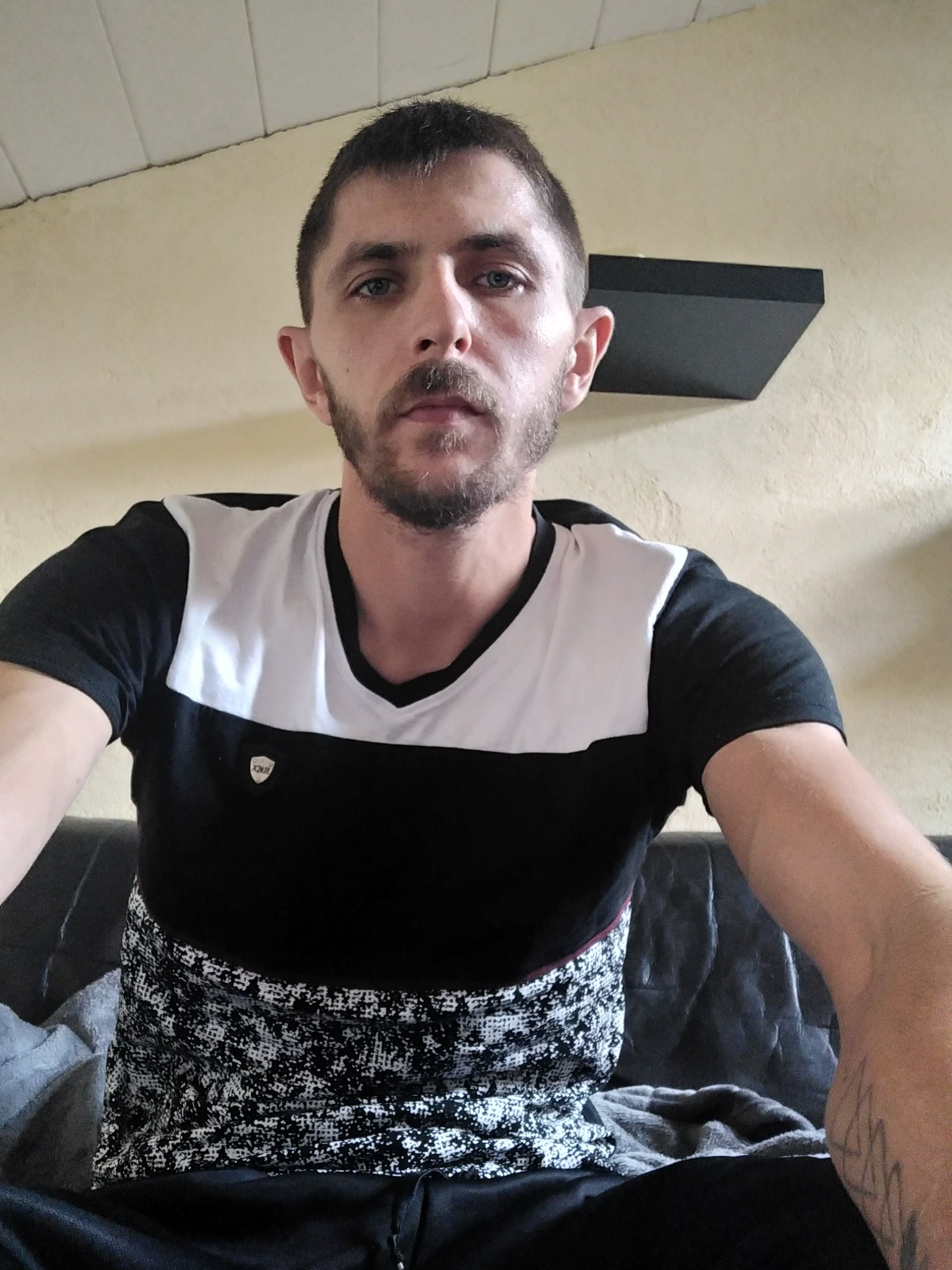 Profil de Rosin, 34 ans, Escort gay à Collombey