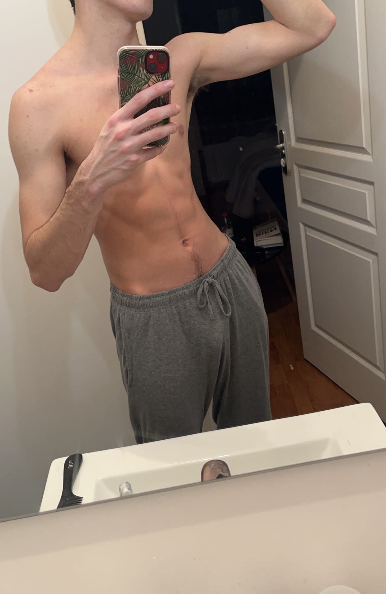Profil de Vinh, 26 ans, Escort gay à Ferreyres