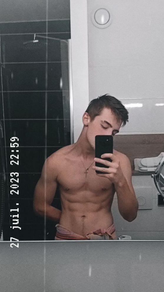 Profil de Reis, 20 ans, Escort gay à Penthalaz