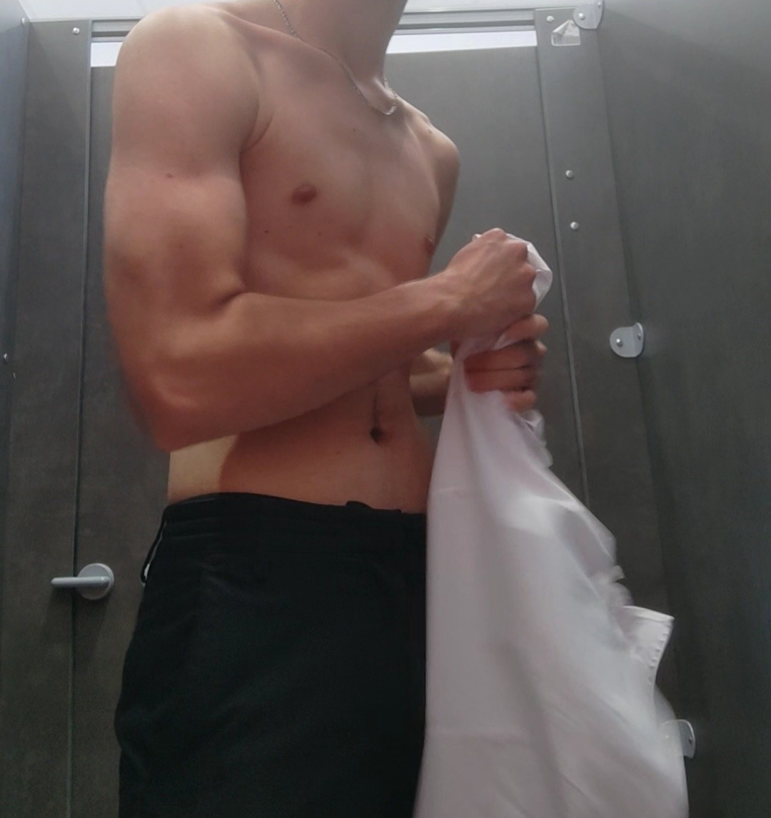 Profil de Lahcene, 19 ans, Escort gay à Trun