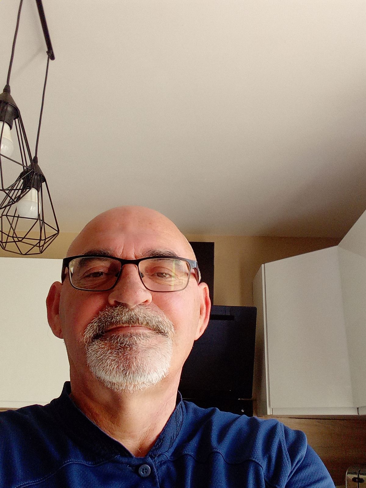 Profil de Akil, 55 ans, Escort gay à Malix