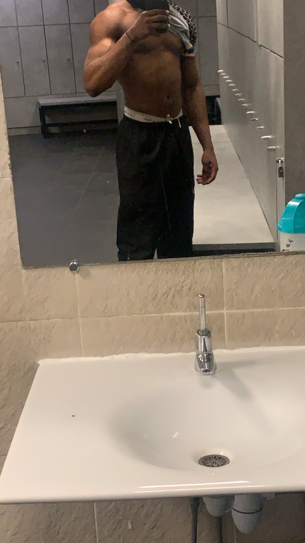 Profil de Tyron, 19 ans, Escort gay à Messen
