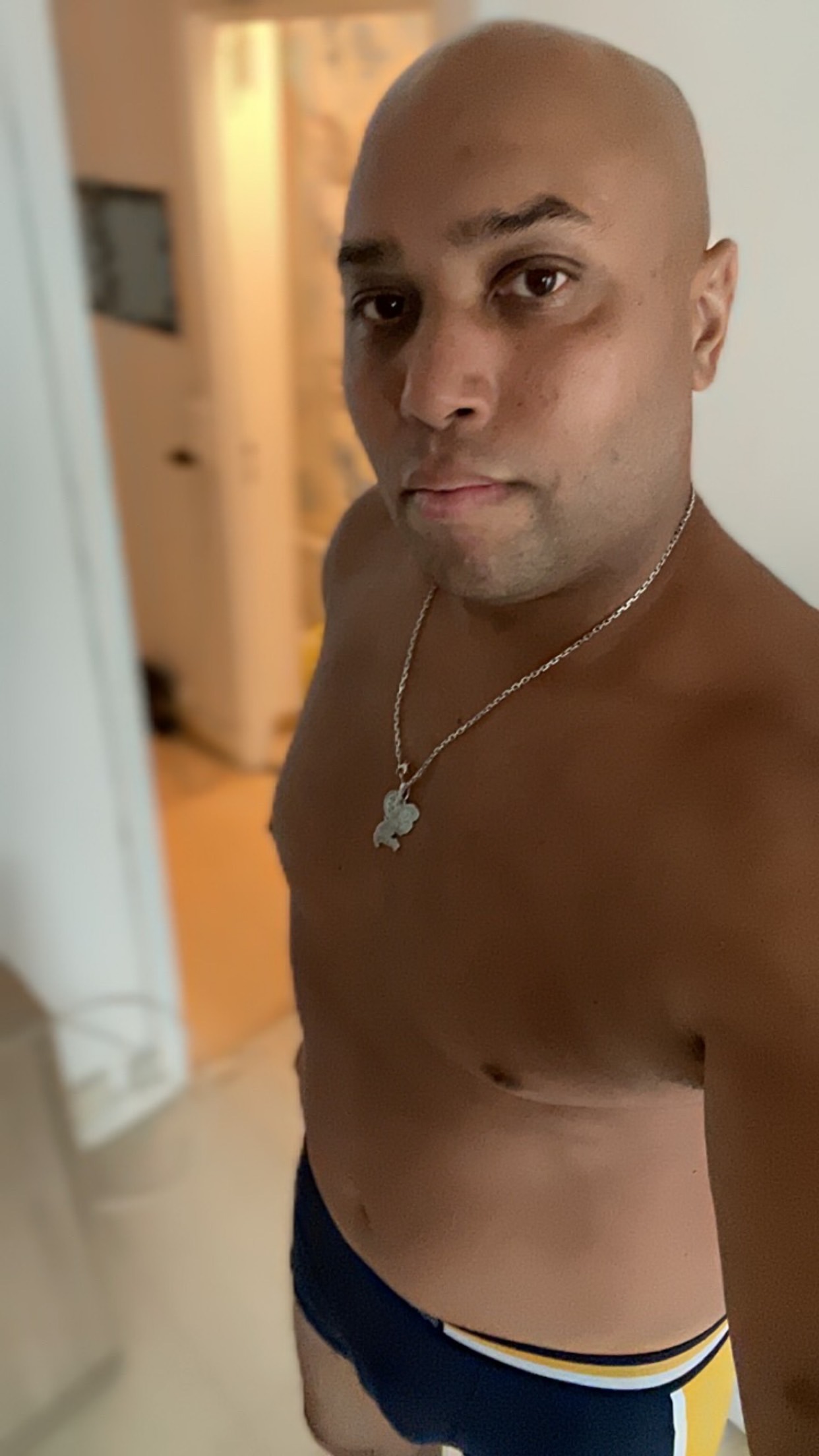 Profil de Lansana, 43 ans, Escort gay à Chapella
