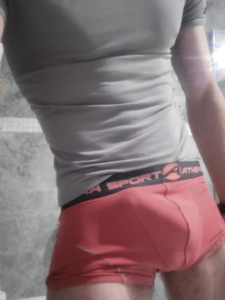 Profil de Archimede, 40 ans, Escort gay à Naters
