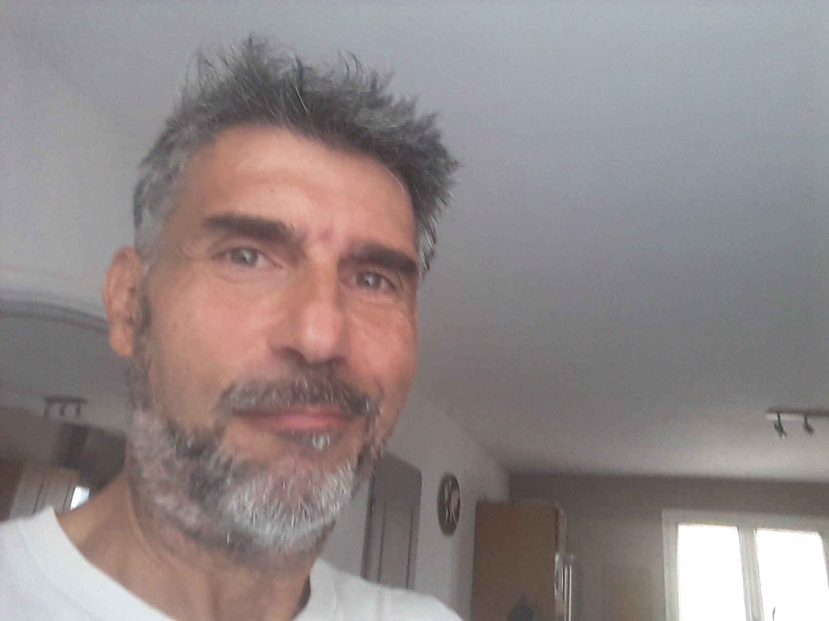 Profil de John-ross, 53 ans, Escort gay à Chenaux