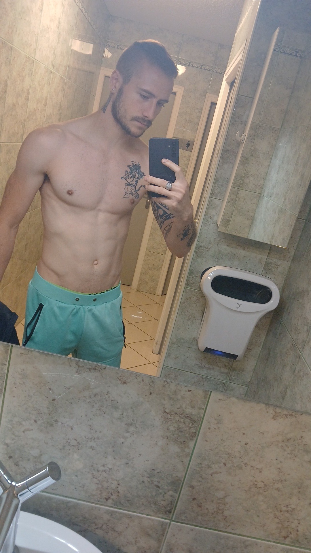 Profil de Kleden, 26 ans, Escort gay à Massongex