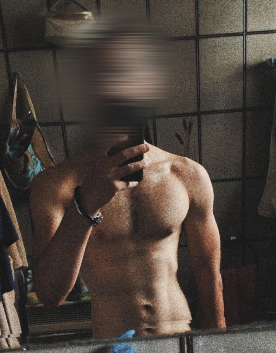 Profil de Alioune, 23 ans, Escort gay à Portein